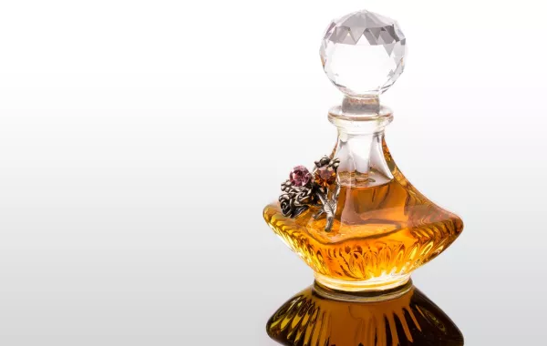  5 أنواع عطور عود بالعسل عليك تجربتها