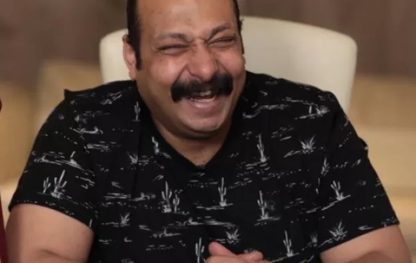 محمد ثروت يُرزَق بطفلته «دهب» ويتلقى تهاني النجوم له