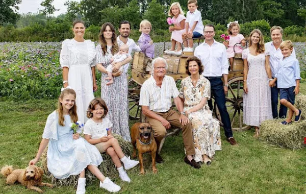 العائلة المالكة السويدية تنشر صورة عائلية جديدة لصيف 2021