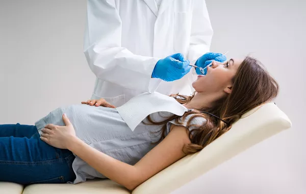 أضرار علاج الأسنان للحامل
