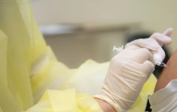 الصحة السعودية توضح إمكانية تلقي المتعافى جرعتين من لقاح كورونا مباشرة