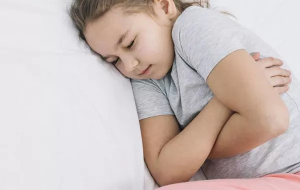 لماذا طفلي لديه رائحة بول نتنة؟