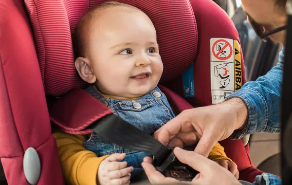 أهمية مقعد الأطفال في السيارة وكيفية اختياره