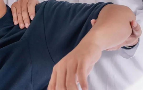 ما هو الالتهاب المفصلي اليفعي الذي يصيب الأطفال؟ 