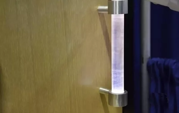 مقبض باب ذاتي التعقيم يقضي على 99% من الجراثيم