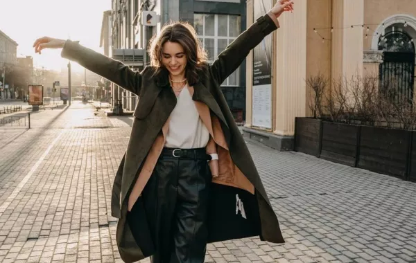 أسباب تفسر لماذا يبدو شخص أكثر جاذبية لنا؟