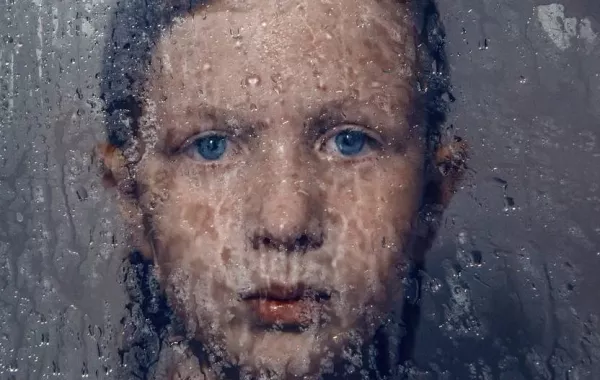 صورة تعبيرية عن معاناة الطفل