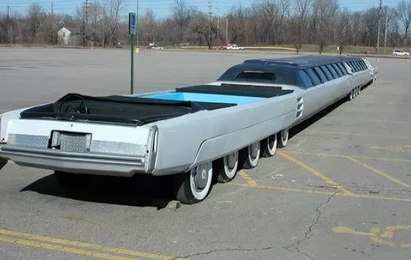 أطول سيارة في العالم تحطم الرقم القياسي