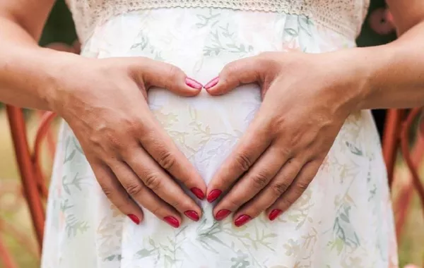 صورة لحامل في الثلث الأخير من الحمل 