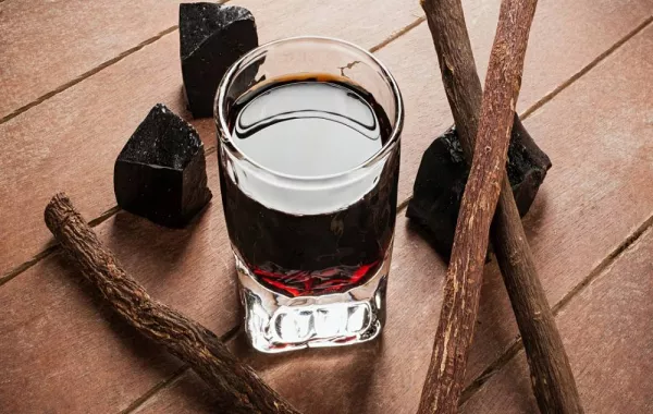 صورة لجذر وشراب العرقسوس