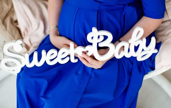 صورة تعبر عن الاستعداد للولادة وانتظار المولود