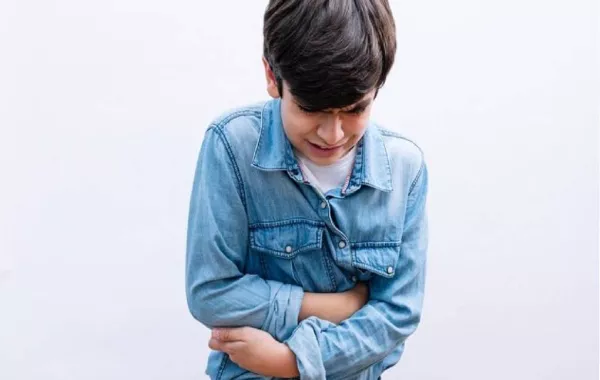 صورة لطفل يعاني من الألم