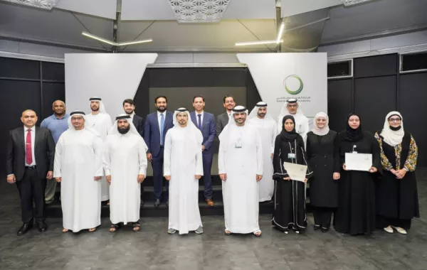كهرباء ومياه دبي تنظم احتفالية لتكريم خريجي برنامج "المدرب التنفيذي" للرشاقة المؤسسية - الصورة من "وام"