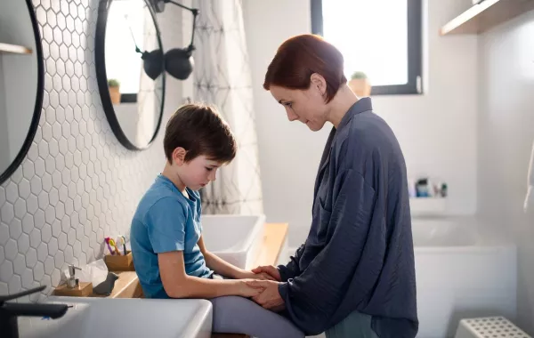 صورة لأم تشجع ابنها