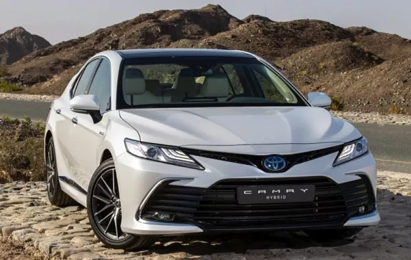 سيارة سيدان اقتصادية