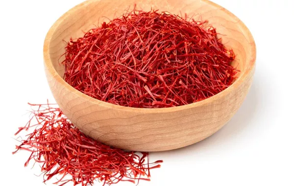 صورة لطبق به حفنة من الزعفران