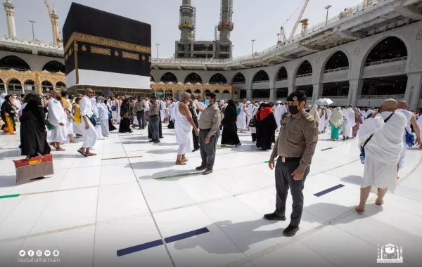 يخالف من يحج دون تصريح بغرامة 10 آلاف ريال - الصورة من رئاسة شؤون الحرمين