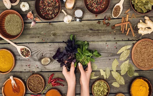 صورة لمجموعة من التوابل