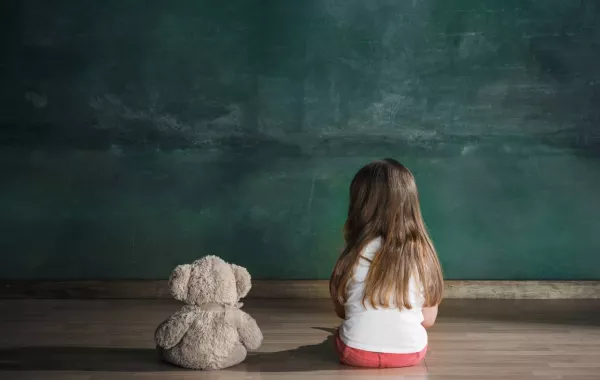 صورة لطفلة مصابة بالتوحد