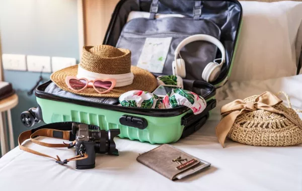 كيفية حزم الملابس في حقيبة سفر واحدة