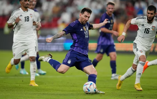 ميسي في مباراة الأرجنتين أمام الإمارات- الصورة من صحيفة الرياضية 