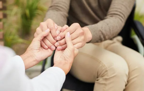 لا ترتكبي هذه الأخطاء عند رعاية زوجك المريض