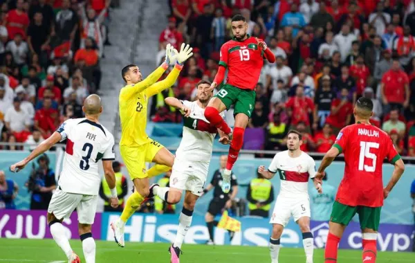لحظة تسديد اللاعب يوسف النصيري الهدف في مباراة المغرب ضد البرتغال
