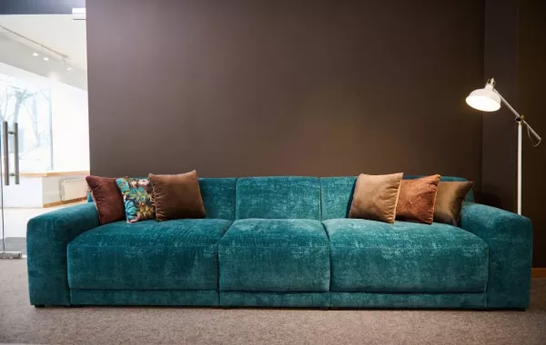 أفضل طرق لتنظيف الكنب المخمل