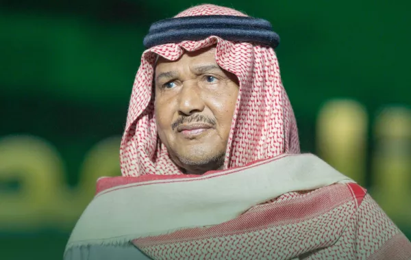الفنان  محمد عبده -  صورة من الصفحة الرسمية لمركز التواصل الحكومي السعودي على " تويتر"