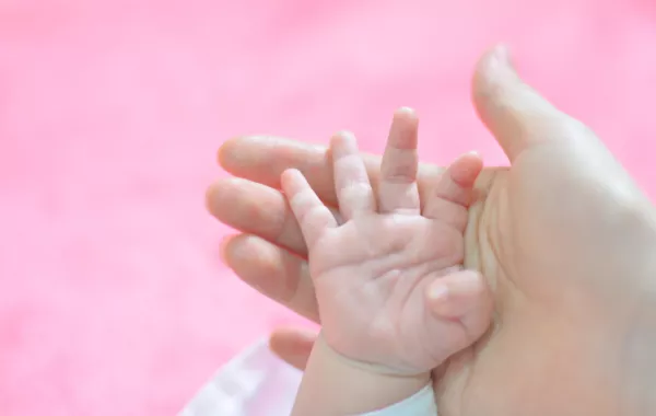 صورة تعبيرية عن ولادة الطفل