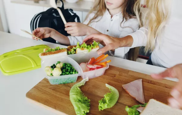 صورة لإعداد صندوق المدرسة