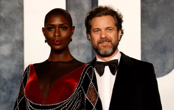 جودي تورنر سميث وجوشوا جاكسون (Jodie Turner-Smith and Joshua Jackson) -مصدر الصورة: Michael TRAN / AFP