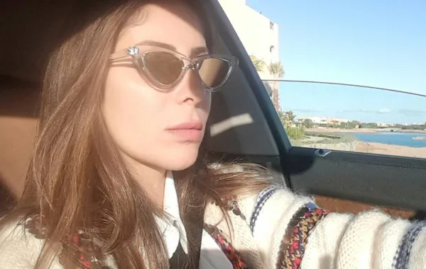 أم كلثوم ومسوّقة عقارية وزوجة.. شخصيات منى زكي في السينما قريباً 