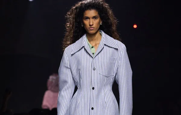 قميص من بوتيغا فينيتا Bottega Veneta - الصورة من Launchmetrics/Spotlight ©