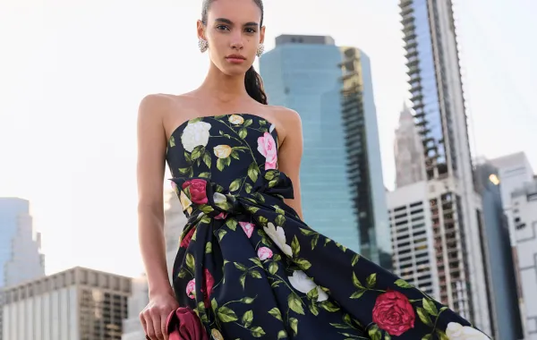 فستان من أوسكار دي لا رنتا Oscar de la Renta - الصورة من Launchmetrics/Spotlight ©