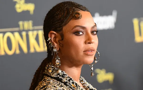 بيونسيه في مسرح دولبي في هوليوود (Beyonce at the Dolby theatre in Hollywood Robyn). مصدر الصورة: Beck / AFP