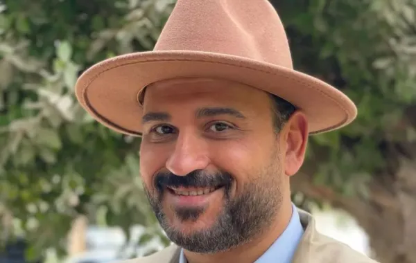 أكرم حسني- الصورة من صفحته الرسمية على إنستغرام