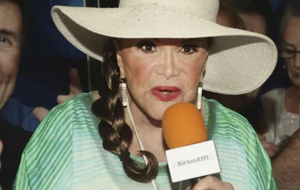 كوني فرانسيس في ديلراي بيتش، فلوريدا (Connie Francis in Delray Beach Florida). مصدر الصورة: Mychal Watts/Getty Images for SiriusXM/AFP