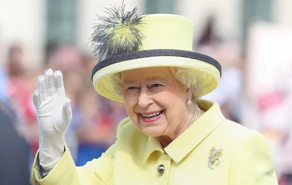 الملكة إليزابيث الثانية في ألمانيا ( Queen Elizabeth II in Germany ). مصدر الصورة: by John MACDOUGALL / AFP