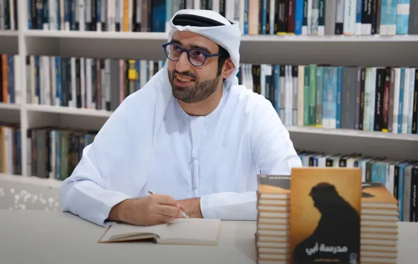 توقيع كتاب "مدرسة أبي" في مكتبة محمد بن راشد