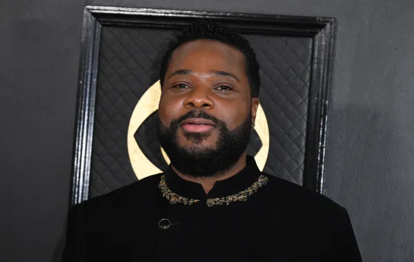 مالكولم جمال وارنر في حفل توزيع جوائز غرامي ( Malcolm-Jamal Warner at the Grammy Awards ). مصدر الصورة: Robyn BECK / AFP