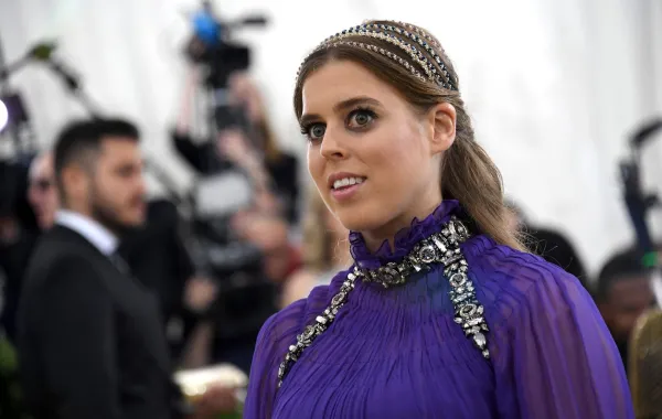 الأميرة بياتريس في متحف متروبوليتان في مدينة نيويورك (Princess Beatrice at The Metropolitan Museum in New York City). مصدر الصورة: Noam Galai/Getty Images for New York Magazine/AFP