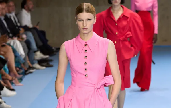 فستان من كارولينا هيريرا Carolina Herrera - الصورة من Launchmetrics/Spotlight ©