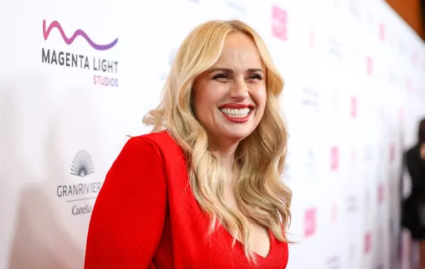 ريبل ويلسون في لوس أنجلوس، كاليفورنيا (Rebel Wilson in Los Angeles, California). مصدر الصورة: Araya Doheny / GETTY IMAGES NORTH AMERICA / Getty Images via AFP