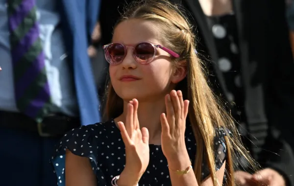 الأميرة شارلوت في المباراة النهائية للتنس من بطولة ويمبلدون 2024 ( Princess Charlotte in the final tennis match of Wimbledon 2024). مصدر الصورة: ANDREJ ISAKOVIC / AFP