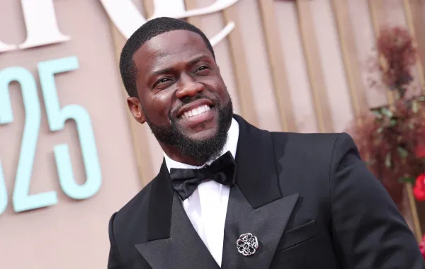 كيفن هارت في حفل BET awards 2025 في لوس أنجلوس - Kevin Hart attends the BET awards 2025 at the Peacock Theatre in Los Angeles - مصدر الصورة Michael Tran / AFP