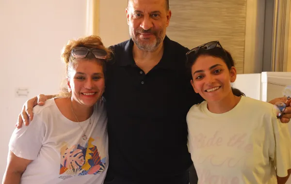 ماجدالمصري والمنتجان ندى ورنا السبكي - الصورة من الشركة المنتجة