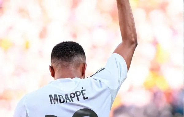  النجم الفرنسي سيرتدي رسمياً القميص رقم 10 في ريال مدريد بدءاً من الموسم المقبل