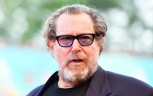 المخرج جوليان شنابل (director Julian Schnabel)-  مصدر الصورة: (Photo by Alberto PIZZOLI / AFP)