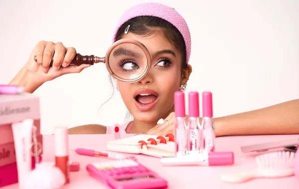 ماسكرا Lashlighter Up Out من شيجلام .. تضيء عينيك وتمنحك إطلالة واثقة 